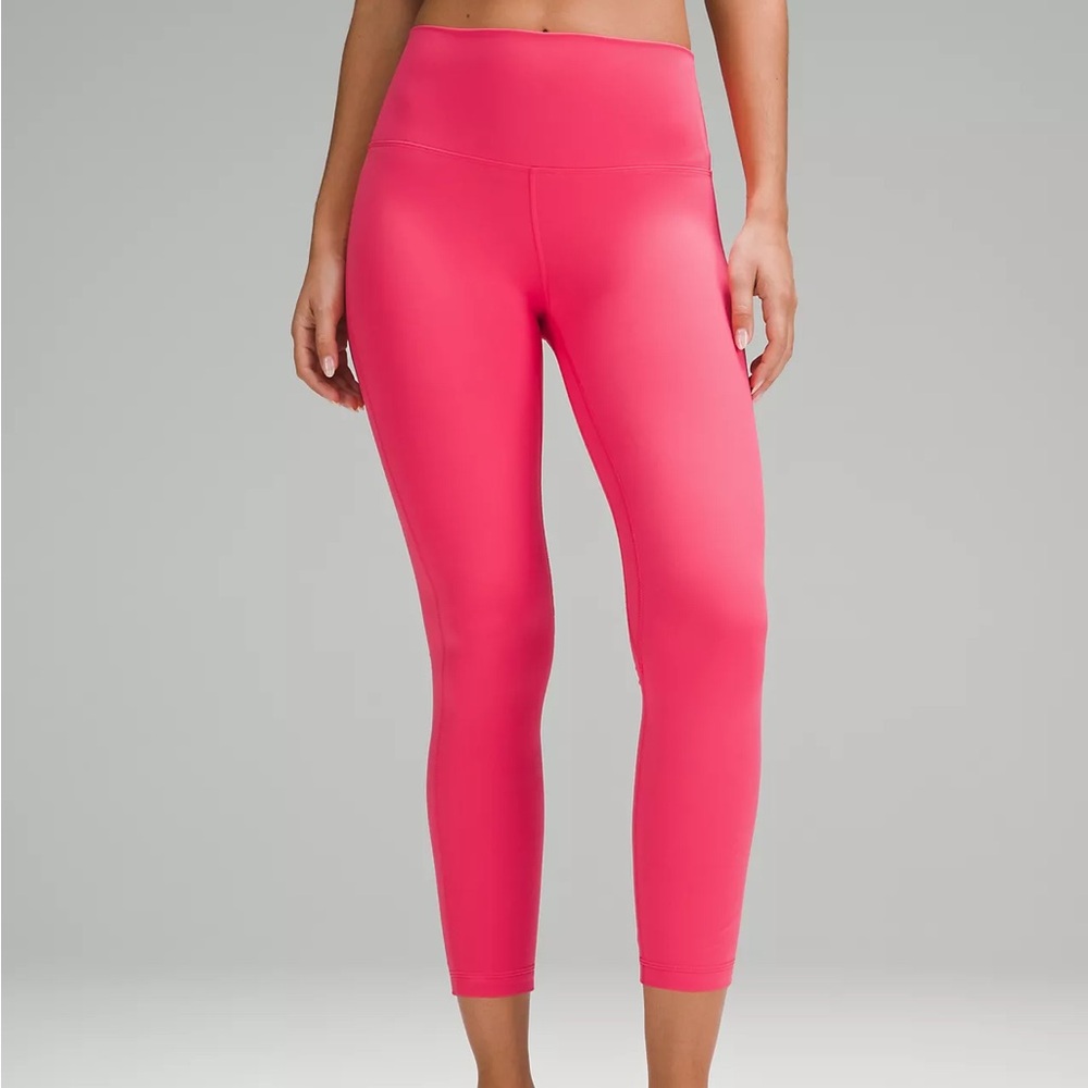 Lulu Align Crop